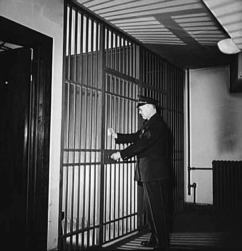 a small jail in Chicago in 1943